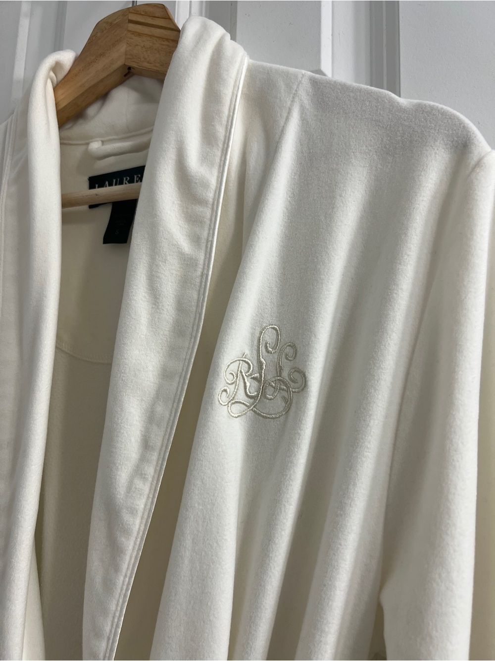 Lauren Ralph Lauren Cream Shawl-Collar Robe - Small- Classic Luxury - Picture 3 of 14
